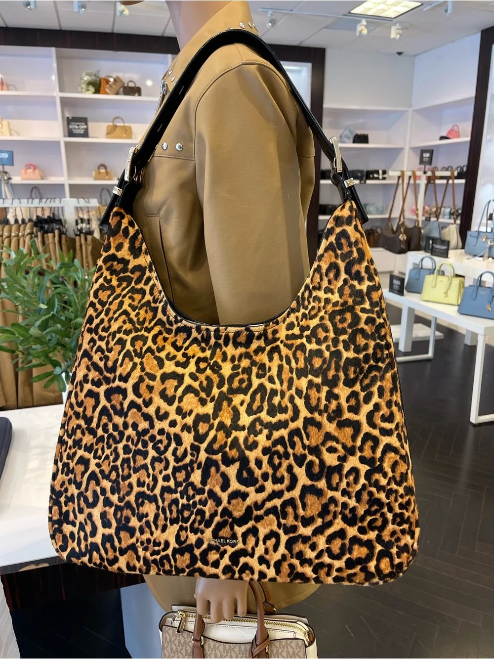 Michael Kors Nolita Large Leopard Print Calf Hair Hobo Shoulder Bag
NWT - Picture 14 of 16